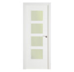 Puerta blanca con cristales