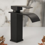 Grifo Atenea bajo negro